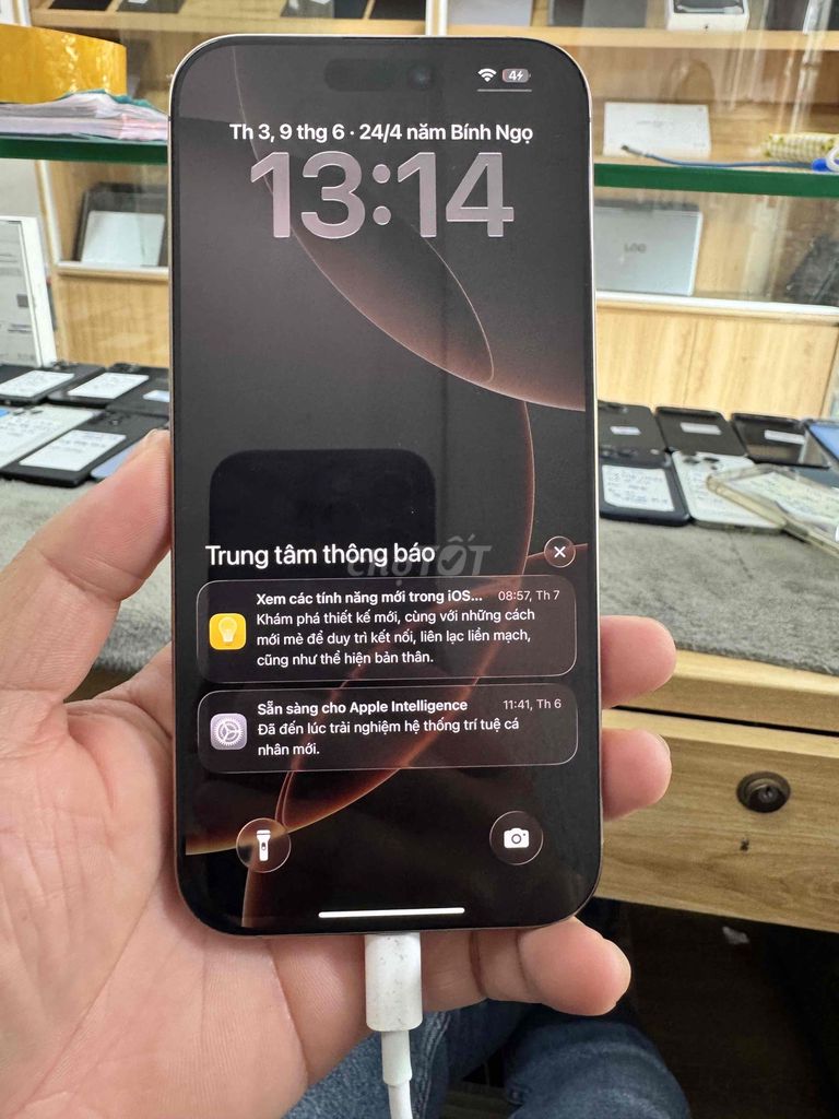 iPhone 16 Pro Max 256GB Vàng đồng Mỹ. Mua bán Điện thoại tại Quận Đống Đa Hà Nội được đăng bởi Lê Khuyến hình 1