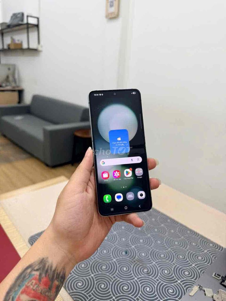 Samsung ZFlip 5 Ssvn 2 sim Ram 8/256G Like New 99%. Mua bán Điện thoại tại Quận Đống Đa Hà Nội được đăng bởi Hà Nội Mobile Bao Duyệt Nợ Xấu hình 1