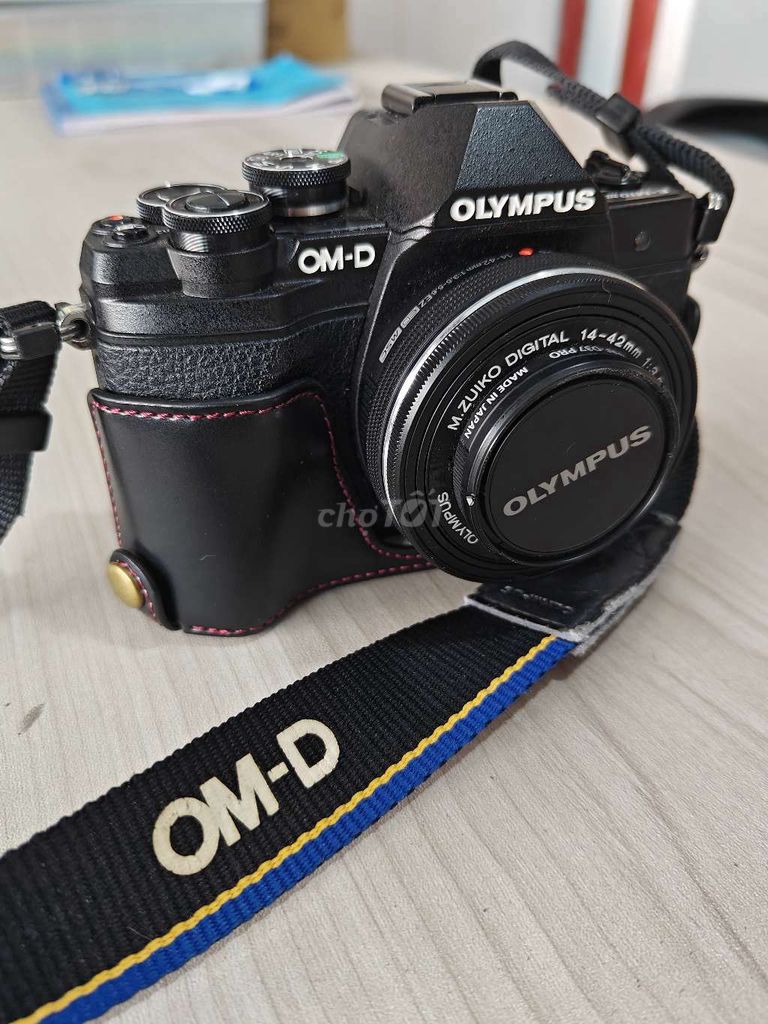 Cả bộ olympus em10 mark3+12-42 99%