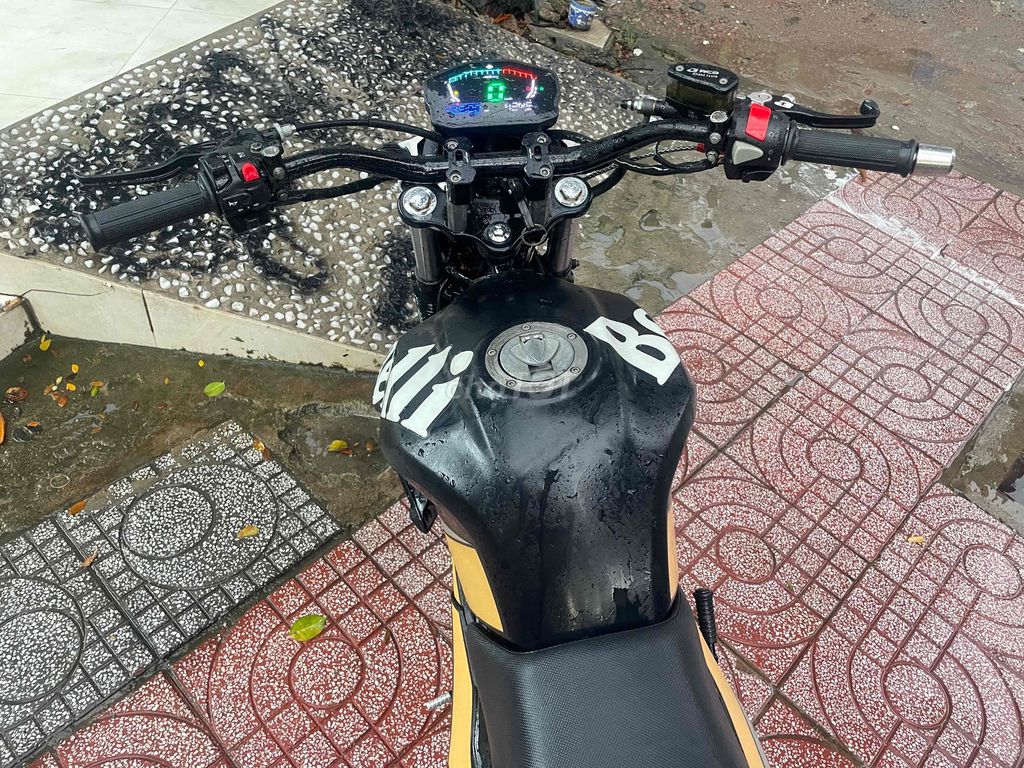 Benelli TNT150 2017 biển số thành phố. Mua bán Xe máy tại Huyện Bình Chánh Tp Hồ Chí Minh được đăng bởi Phong Vũ hình 5