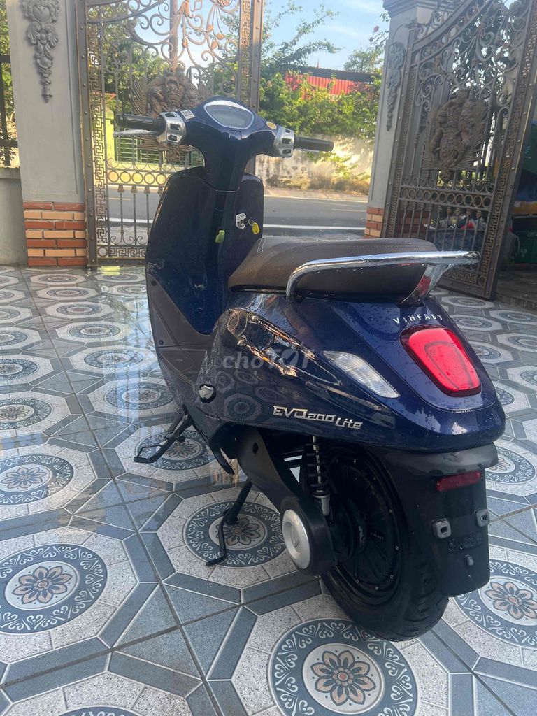 Электроскутер VinFast Evo200 Lite синий 9000 км