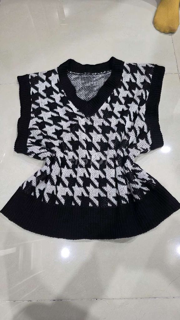 Áo len gile nữ len Đen trắng. Mua bán Quần áo tại Quận Đống Đa Hà Nội được đăng bởi Đồ thanh lý hình 1