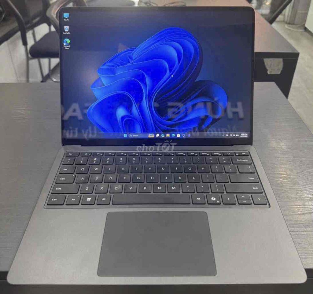 Surface Laptop 7 Ultra5 16/256 màn 3k full cảm ứng. Mua bán Laptop tại Thành phố Thủ Dầu Một Bình Dương được đăng bởi SURFACE VINVIN hình 1