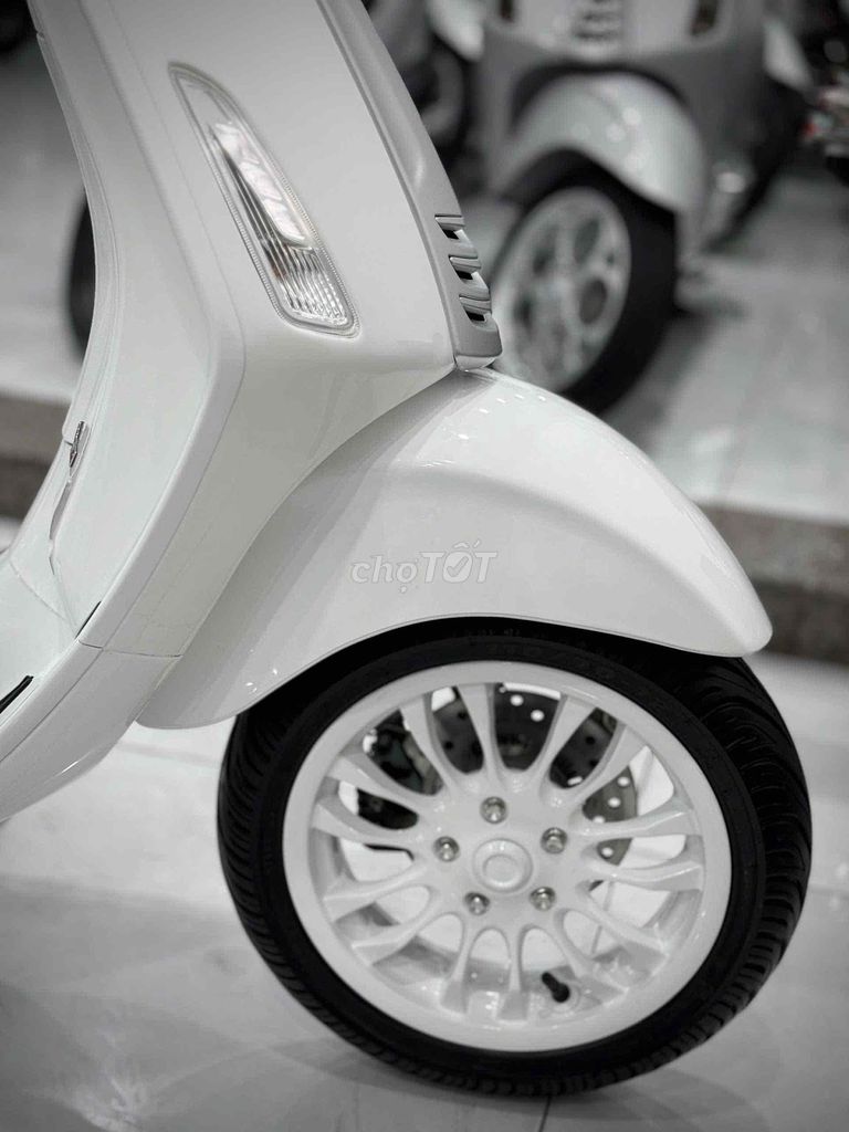 Piaggio Vespa 125 2018 Trắng. Mua bán Xe máy tại Thị xã Phú Mỹ Bà Rịa - Vũng Tàu được đăng bởi Cửa Hàng Xe Máy Phú Mỹ hình 10
