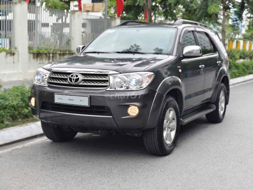 Toyota Fortuner 2.5G số sàn máy dầu 2010 siêu đẹp. Mua bán Ô tô tại Quận Cầu Giấy Hà Nội được đăng bởi Cao Quý hình 4