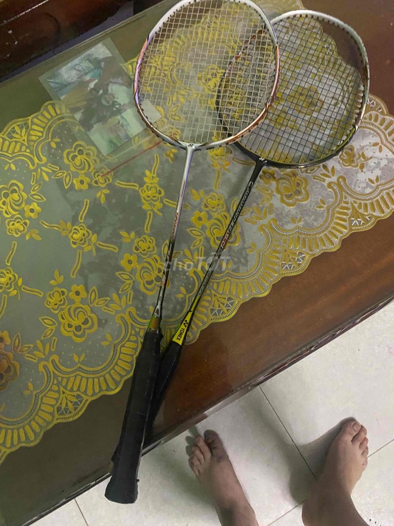 Cần bán 2 vợt yonex như hình