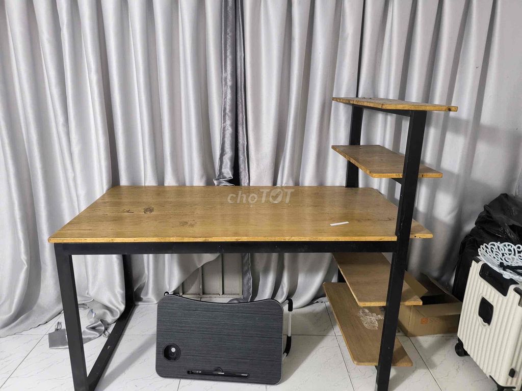 Bàn làm việc Gỗ, Kim loại Nâu đen 1m5. Mua bán Đồ dùng văn phòng tại Quận 12 Tp Hồ Chí Minh được đăng bởi Nguyễn Thế Trung hình 1
