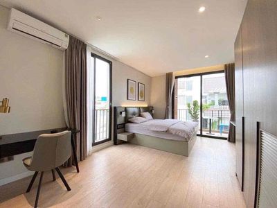 căn hộ dịch vụ có ban công full nt trung tâm Q7
