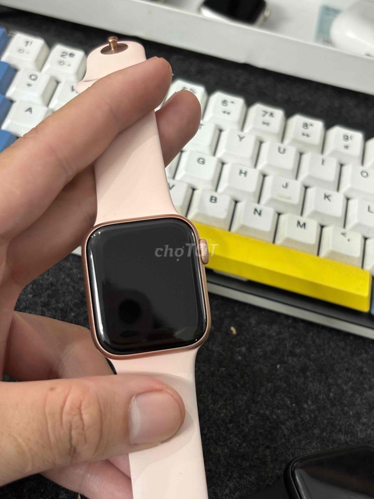 Apple Watch Series 5 Hồng 40mm. Mua bán Thiết bị đeo thông minh tại Quận Thanh Xuân Hà Nội được đăng bởi Duy Nguyễn hình 1