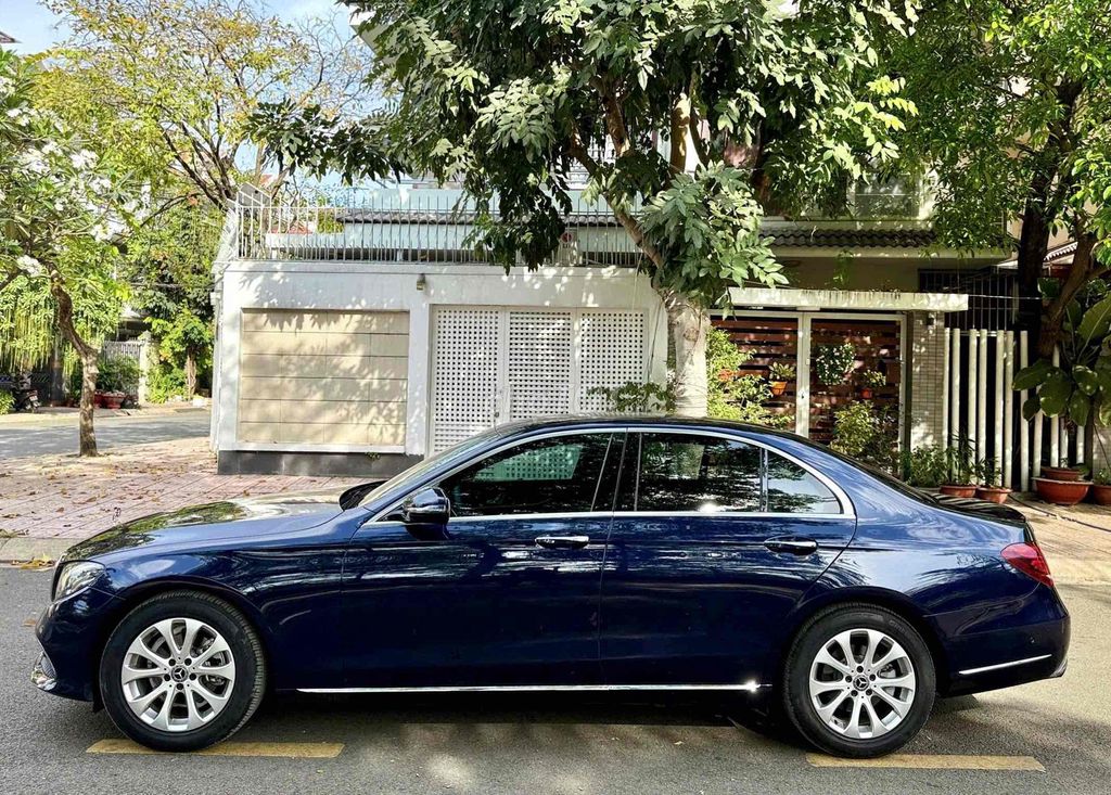 Mercedes Benz E200 model 2018 1 chủ từ đầu. Mua bán Ô tô tại Quận 8 Tp Hồ Chí Minh được đăng bởi Khoa nguyễn hình 2