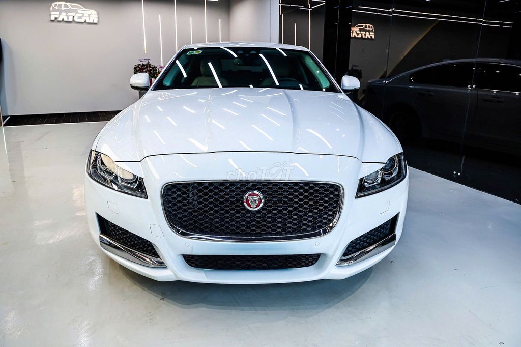 Jaguar XF Pure 2.0 AT 2017 - 1 Chủ Từ Đầu. Mua bán Ô tô tại Quận Tân Bình Tp Hồ Chí Minh được đăng bởi FatCar Auto hình 1