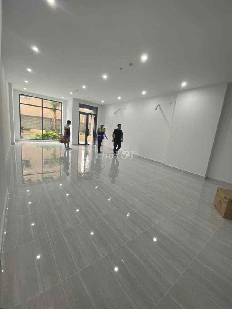 Căn Shop house Bcons Green View 60m2 siêu rẻ giá 2,9 tỷ .Sổ lâu dài