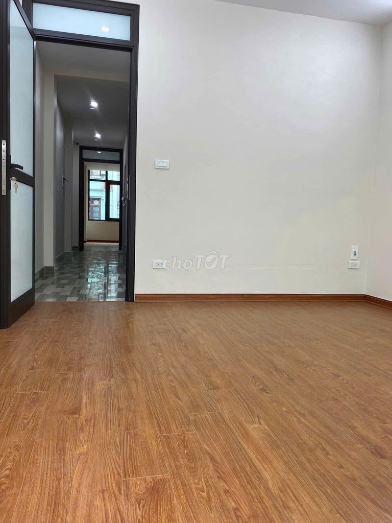 Hiếm! Nhà Đẹp Sát Phố Hoàng Quốc Việt – DT 75m², Ô Tô Tránh – KD Tốt.