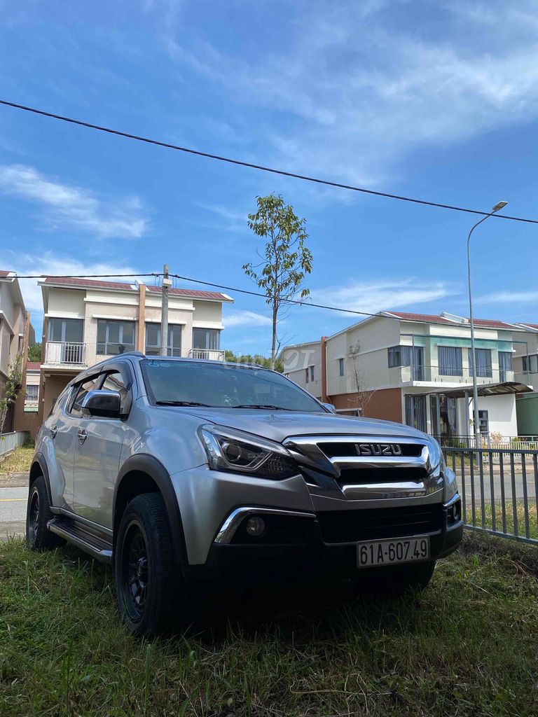 Isuzu Mu X 2019 1.9 4X2 AT - 11900 km. Mua bán Ô tô tại Thành phố Thuận An Bình Dương được đăng bởi Nhật Nam hình 8