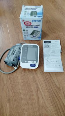 Máy đo huyết áp bắp tay Omron của Nhật