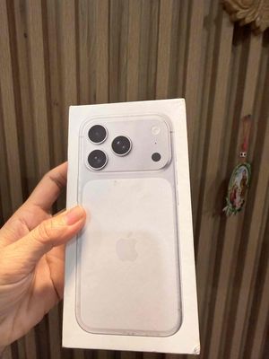 Iphone 17 pro 1TB Cloud White LL/A new seal. Mua bán Điện thoại tại Thành phố Thủ Đức Tp Hồ Chí Minh được đăng bởi Daisy Huynh