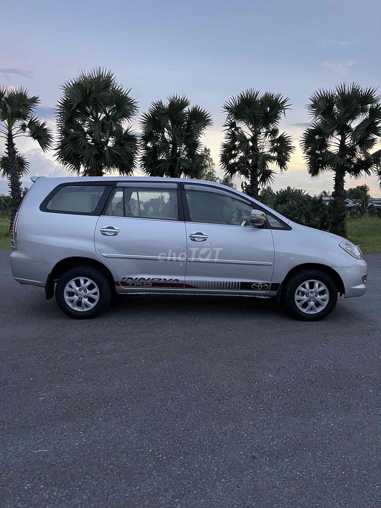 Xe Bán INNOVA 2006 G- odo 156700 km màu bạc xe nhà