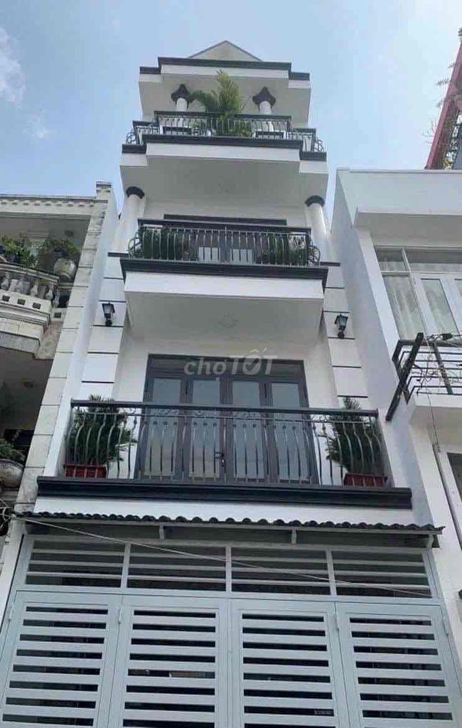 Nhà phố 40m2, 5 phòng ngủ, đường Hoàng Văn Thụ, Quận Tân Bình.