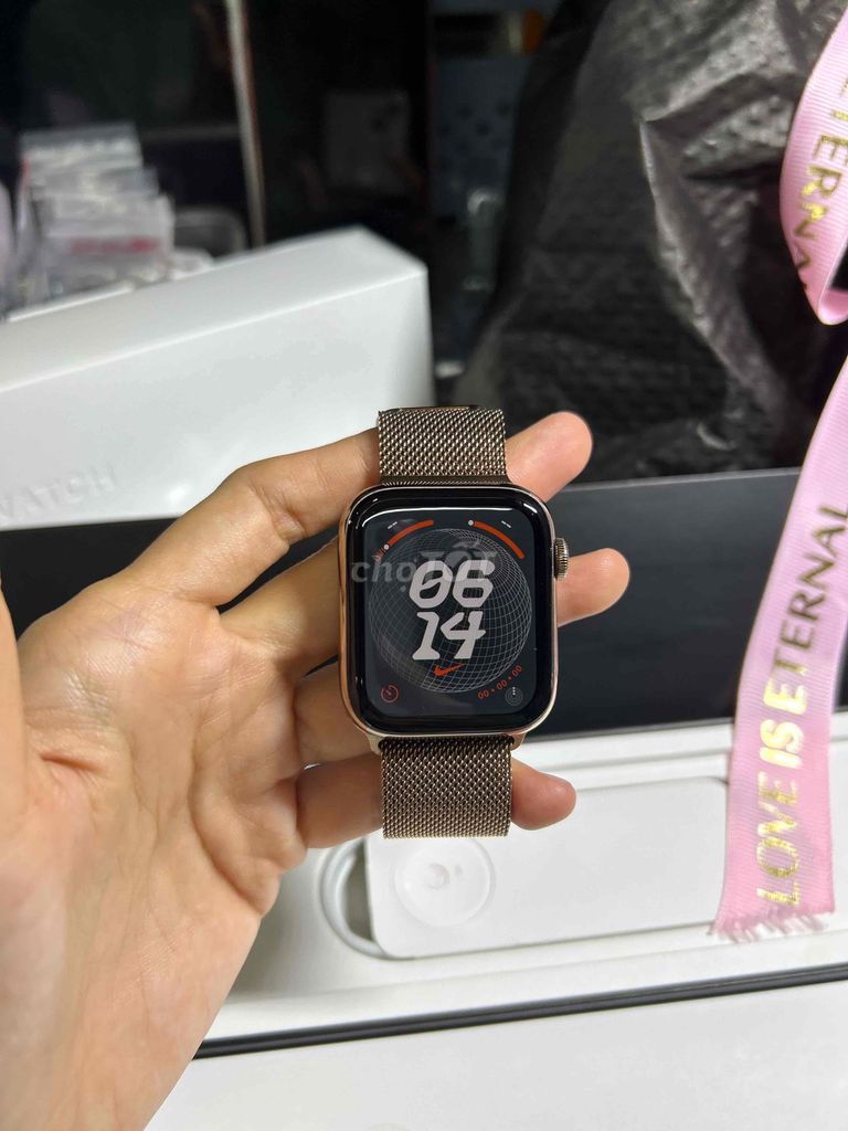 Apple Watch Series 4 44mm Thép Gold. Mua bán Thiết bị đeo thông minh tại Quận 5 Tp Hồ Chí Minh được đăng bởi A C V N hình 1