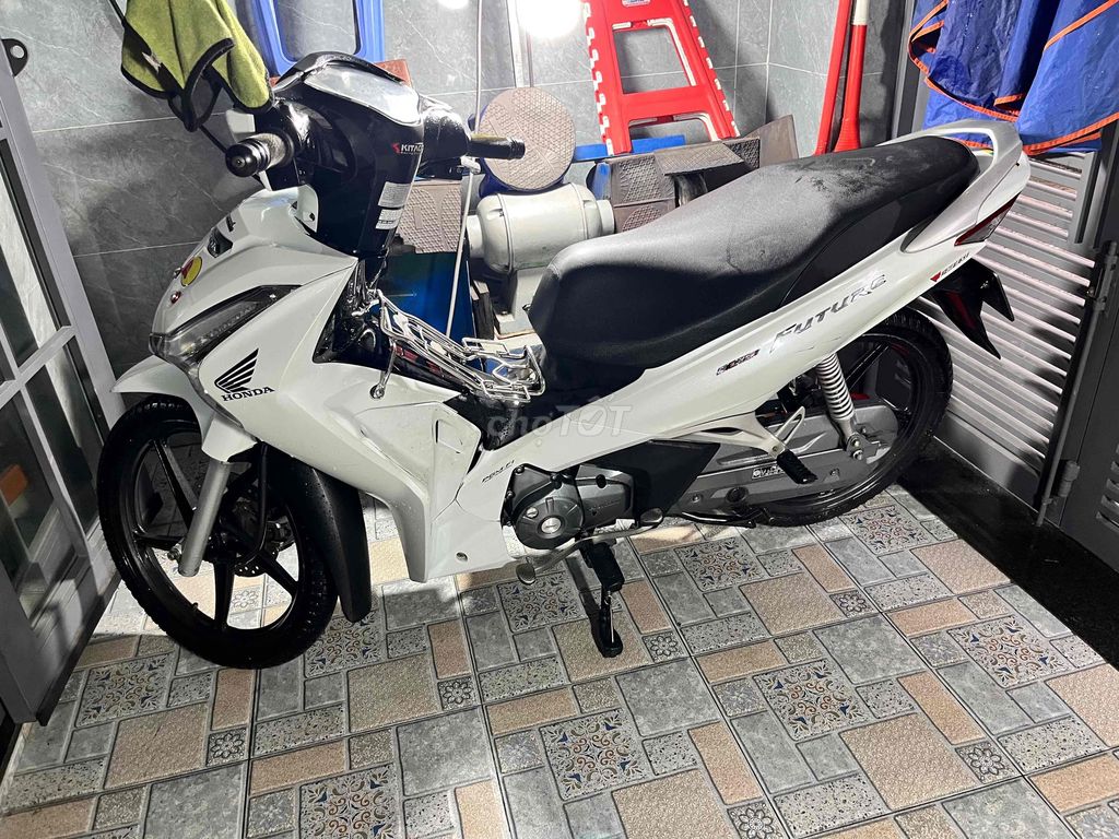 Мотоцикл Honda Future белый 377 602 км
