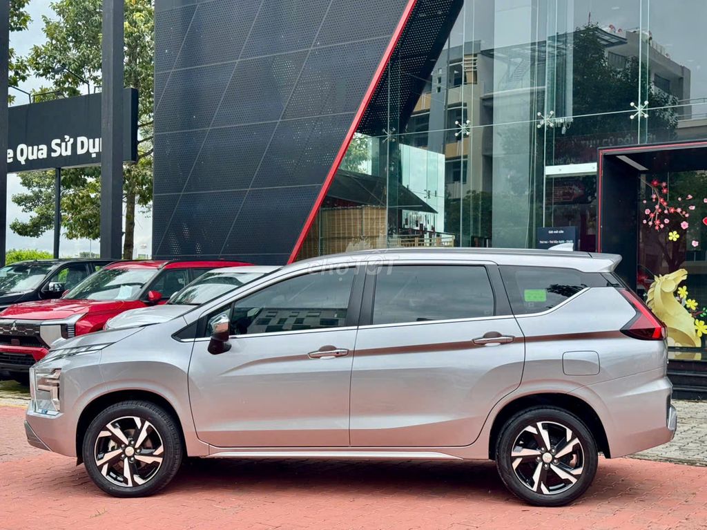 Mitsubishi Xpander 7 мест Серебристый