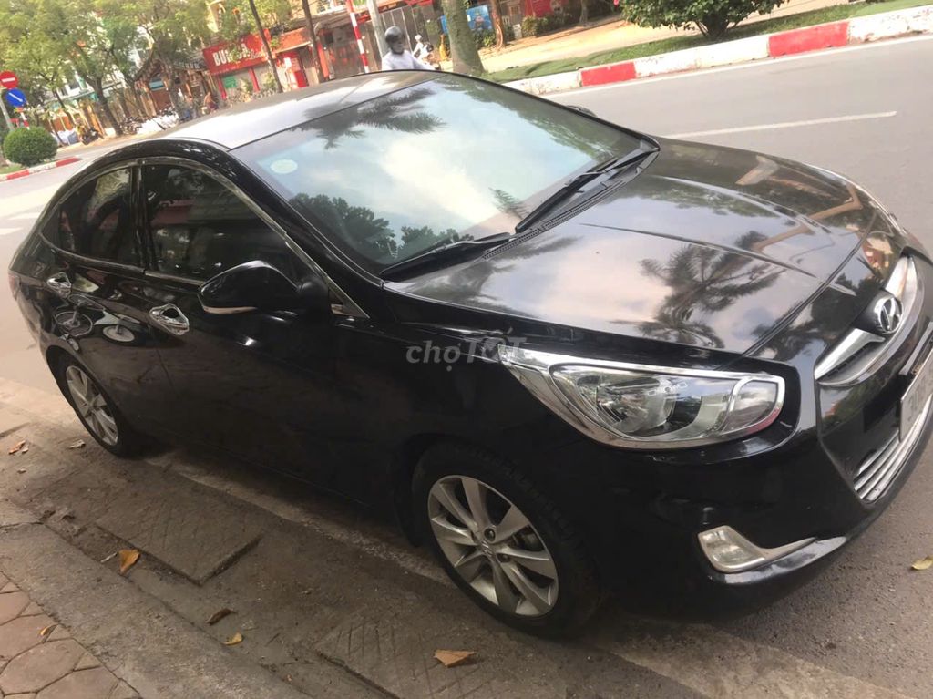 Hyundai Accent 2012, черный, 69694 км