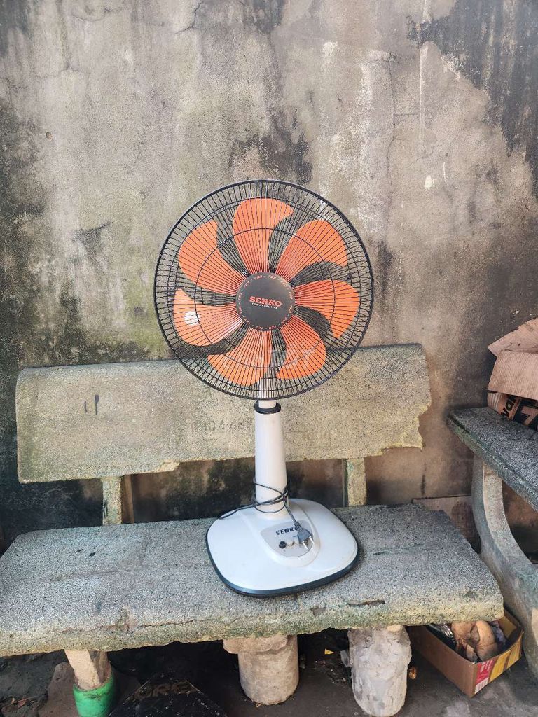 Quạt đứng Senko Cam Đen Trắng. Mua bán Quạt tại Huyện Nhà Bè Tp Hồ Chí Minh được đăng bởi Duyen hình 1