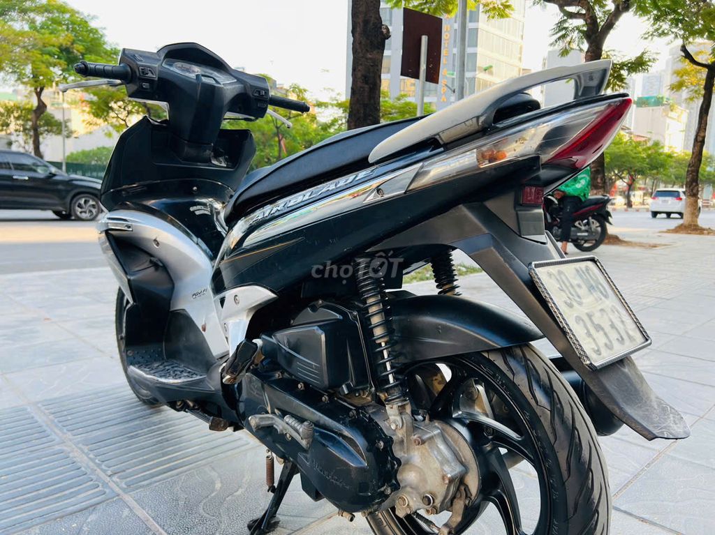 HONDA AIRBLADE 110FI ĐEN CHÍNH CHỦ BIỂN 30. Mua bán Xe máy tại Quận Nam Từ Liêm Hà Nội được đăng bởi MAI HÒA hình 5