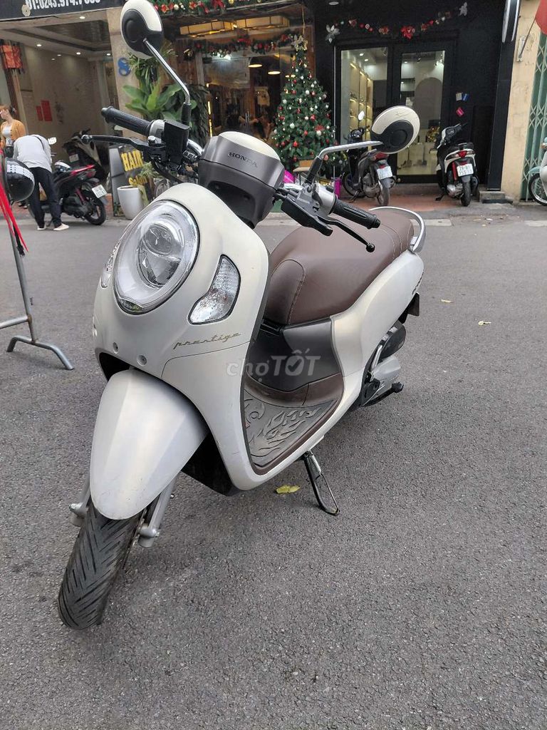 Honda Scoopy 2024 110cc Trắng 5165 km. Mua bán Xe máy tại Quận Hoàn Kiếm Hà Nội được đăng bởi Anh Nguyen hình 1