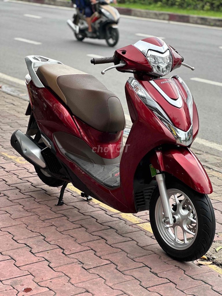 Рассрочка 0% - Honda Lead 2023 модель 4 клапана, красная, пробег 7400 км