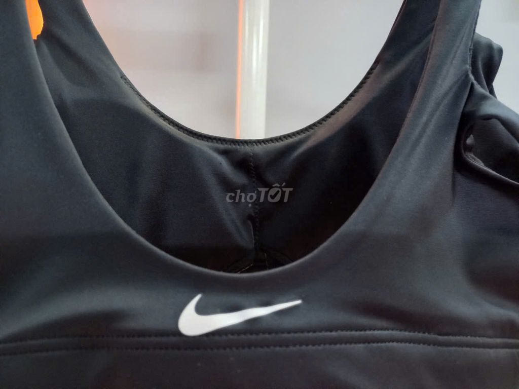 Áo Bra Thể Thao Nike(giágốc:695.000-Hàngtrưng bày)