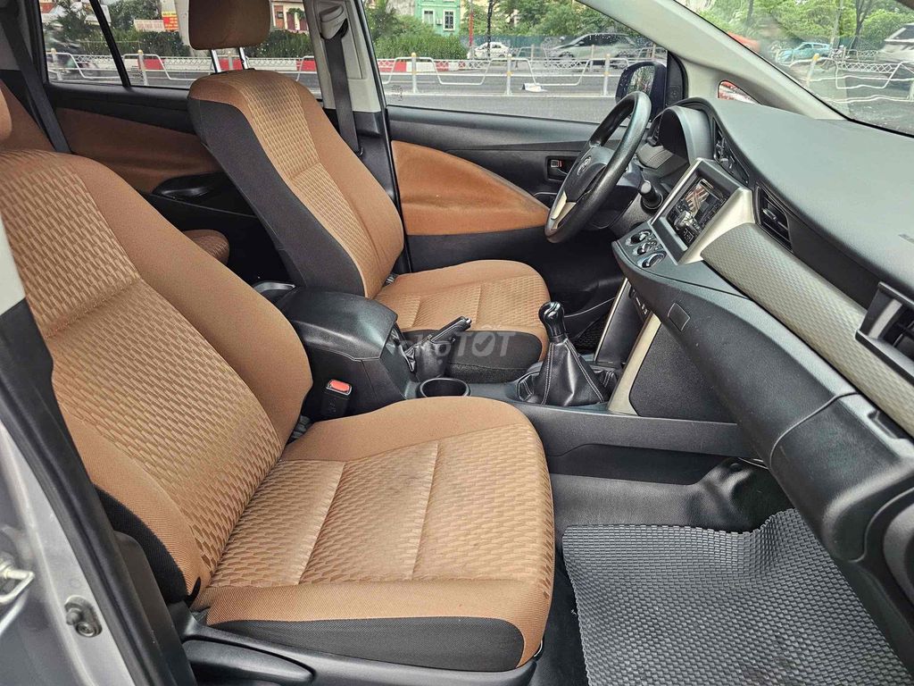 Toyota Innova 2017 2.0E - 1 chủ biển HN. Mua bán Ô tô tại Quận Hà Đông Hà Nội được đăng bởi T SURE TOYOTA HÀ ĐÔNG  hình 6