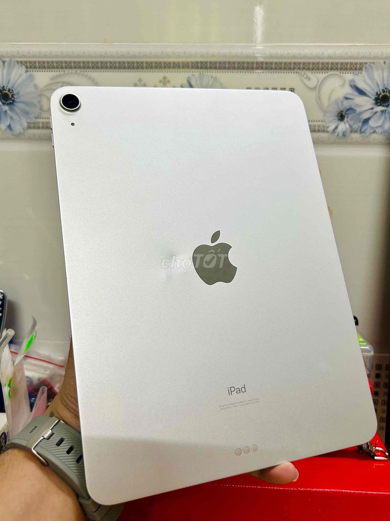 Apple iPad Air 4 64GB Bạc. Mua bán Máy tính bảng tại Thành phố Long Xuyên An Giang được đăng bởi Khưu Nguyễn Phi Hùng hình 1