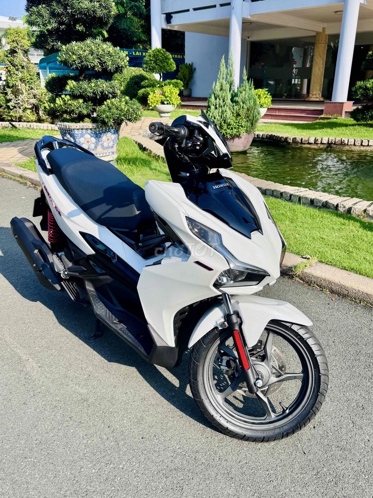 Honda Air Blade 160 2024, белый спортивный, 6000 км