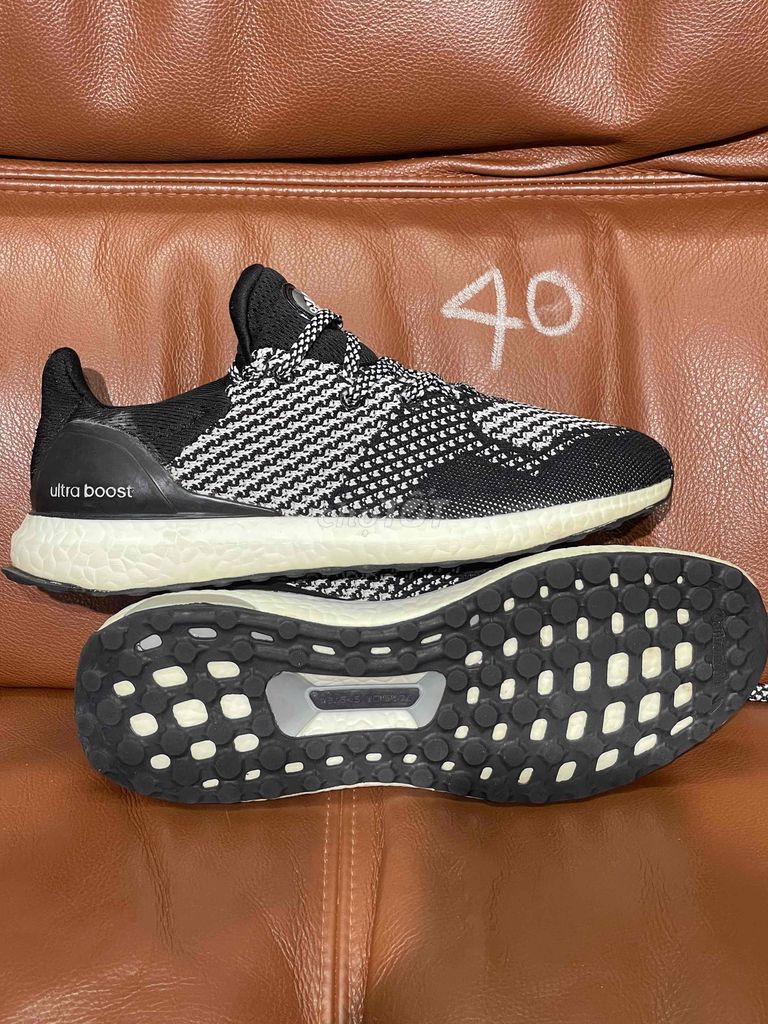 Giày thể thao Adidas Ultra Boost Đen trắng size 40. Mua bán Giày dép tại Quận 6 Tp Hồ Chí Minh được đăng bởi trung nghia hình 1