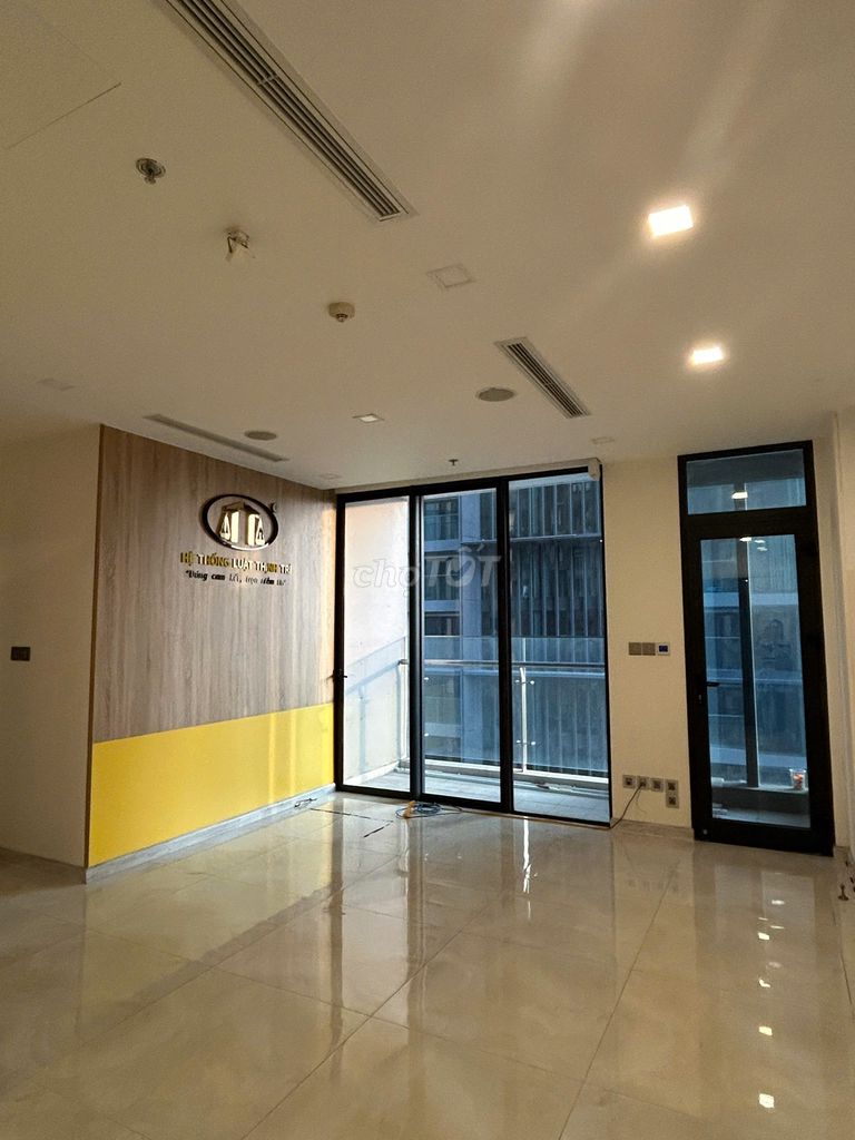 Cần cho thuê Officetel - Vinhomes Golden River Bason, nhà trống 16tr