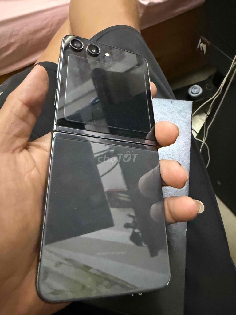 Samsung Z Flip 5 512GB Graphite. Mua bán Điện thoại tại Quận Phú Nhuận Tp Hồ Chí Minh được đăng bởi Thắng hình 1