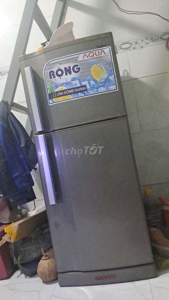 Tủ lạnh Sanyo Aqua Ngăn Đá Rộng Xám. Mua bán Tủ lạnh tại Huyện Bến Lức Long An được đăng bởi Va Khu Cua Toi hình 1