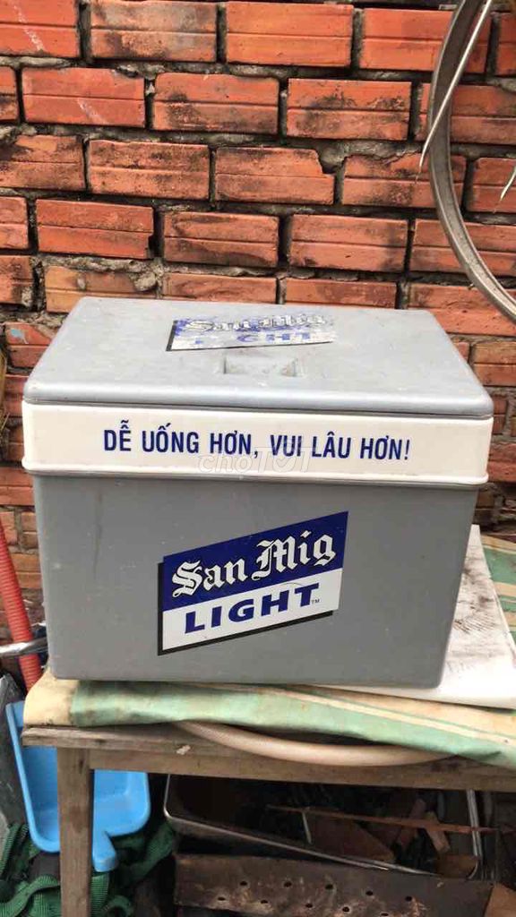 Thùng đựng đá San Mig Light Xám Nhựa. Mua bán Dụng cụ nhà bếp tại Quận Gò Vấp Tp Hồ Chí Minh được đăng bởi Phùng Cường hình 1