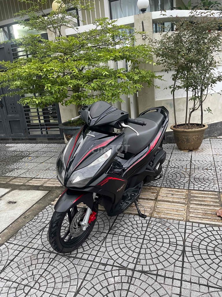 Honda Air Blade 2015 Đen. Mua bán Xe máy tại Quận Cẩm Lệ Đà Nẵng được đăng bởi Quá hình 4