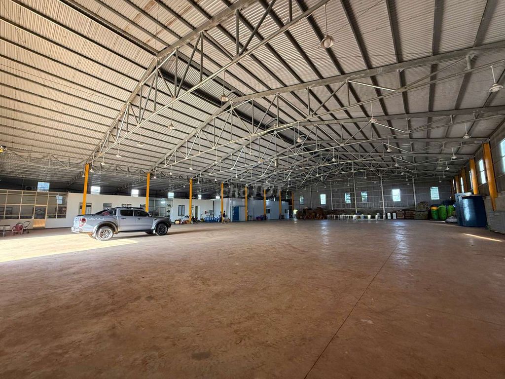 Bán kho 2000m2 có kho lạnh KM19 Krông Păk