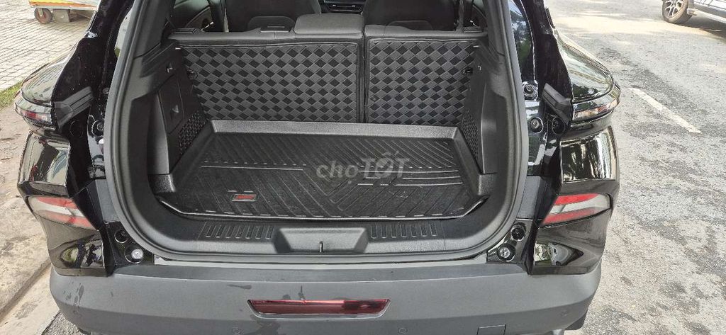 VinFast VF6 Plus 2025 черный 60000 км