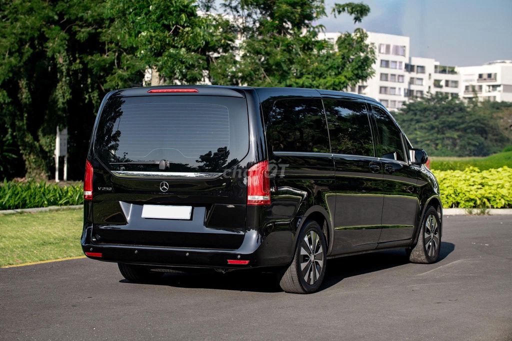 Mercedes-Benz V250 Luxury 2021 - Hỗ Trợ Vay. Mua bán Ô tô tại Quận 1 Tp Hồ Chí Minh được đăng bởi FatCar Auto hình 17