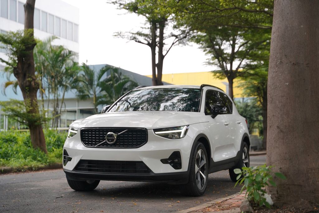 Volvo XC40 B6 2023 siêu lướt 17.000km_Bank 90%. Mua bán Ô tô tại Quận 7 Tp Hồ Chí Minh được đăng bởi Hoàn Lee Xe Lướt hình 1