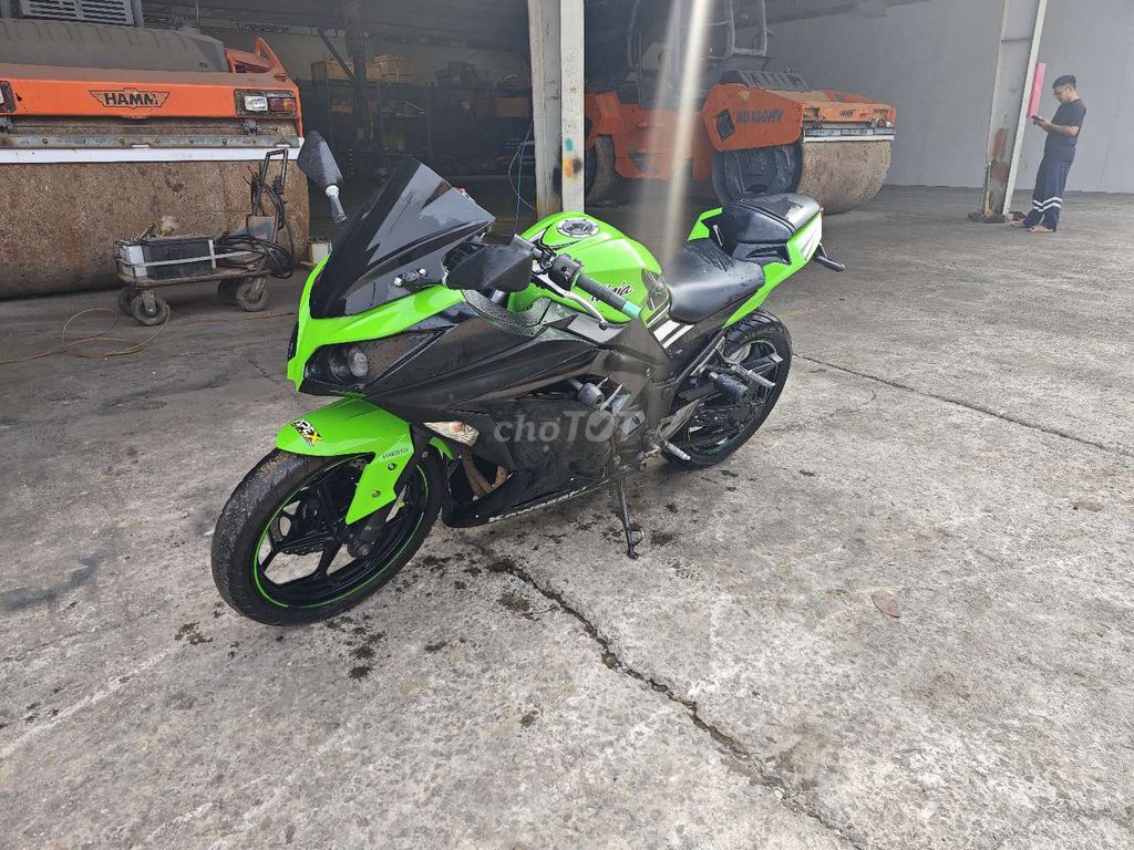 Kawasaki Ninja 300 Xanh lá Đen. Mua bán Xe máy tại Thành phố Biên Hòa Đồng Nai được đăng bởi Phúc Hiếu Trần hình 3