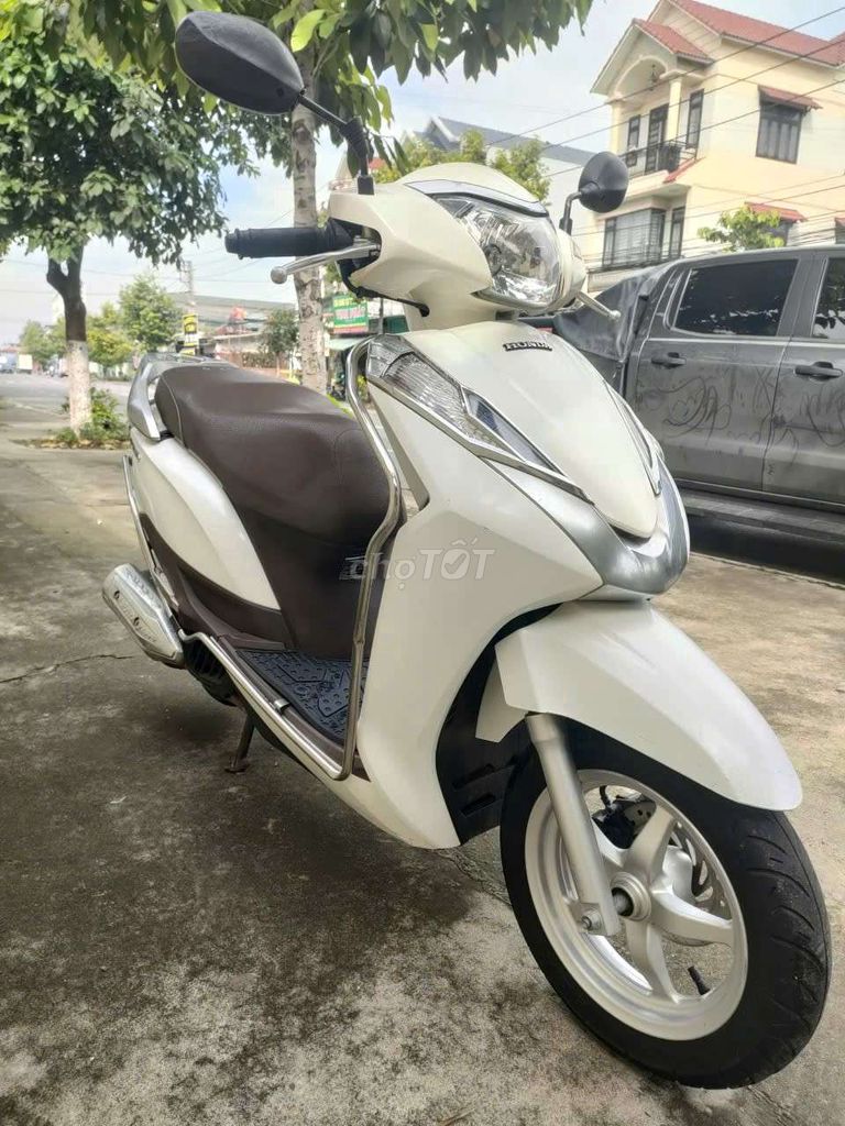 Laed  125cc biển TP xe dẹp máy rin êm. Mua bán Xe máy tại Thành phố Dĩ An Bình Dương được đăng bởi Cửa hàng xe máy Anh Khoa  hình 4