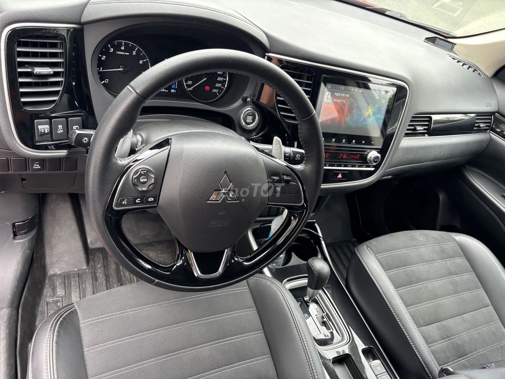 Mitsubishi Outlander Đỏ 7 chỗ. Mua bán Ô tô tại Thành phố Thủ Dầu Một Bình Dương được đăng bởi Mr Việt Mitsubishi BD hình 7