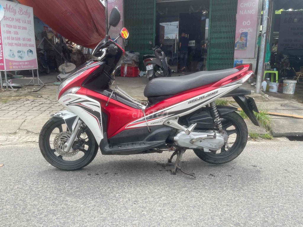 Honda Air Blade красно-белый