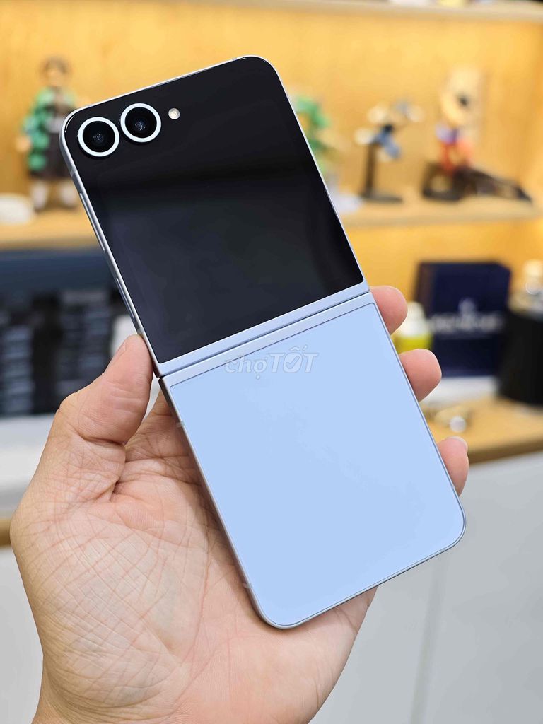Samsung Z Flip6 2 Sim 12GB 256GB Xám. Mua bán Điện thoại tại Quận 10 Tp Hồ Chí Minh được đăng bởi Khánh Trần hình 1