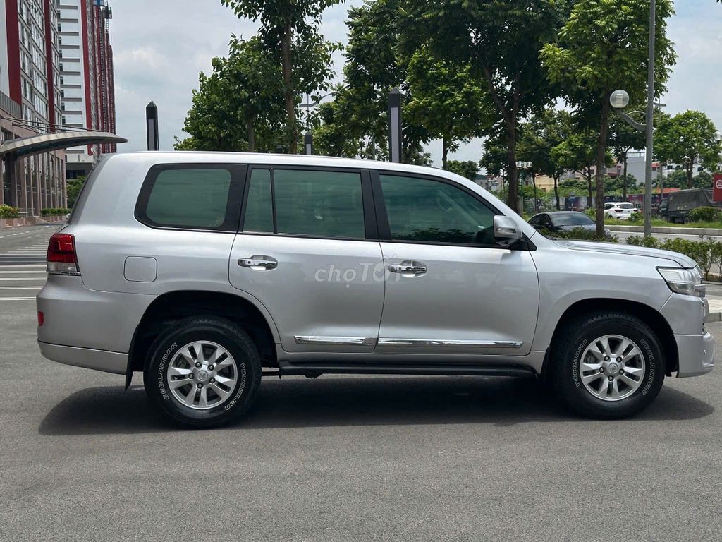 toyota Land Cruiser đơi 2016 nhâp my ban 4.6. Mua bán Ô tô tại Quận Hà Đông Hà Nội được đăng bởi Vinh  hình 3